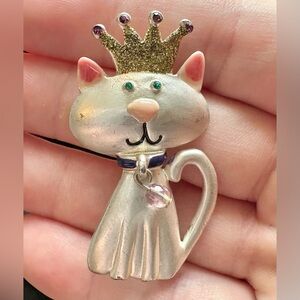Adorable Queen Kitty Brooch TC